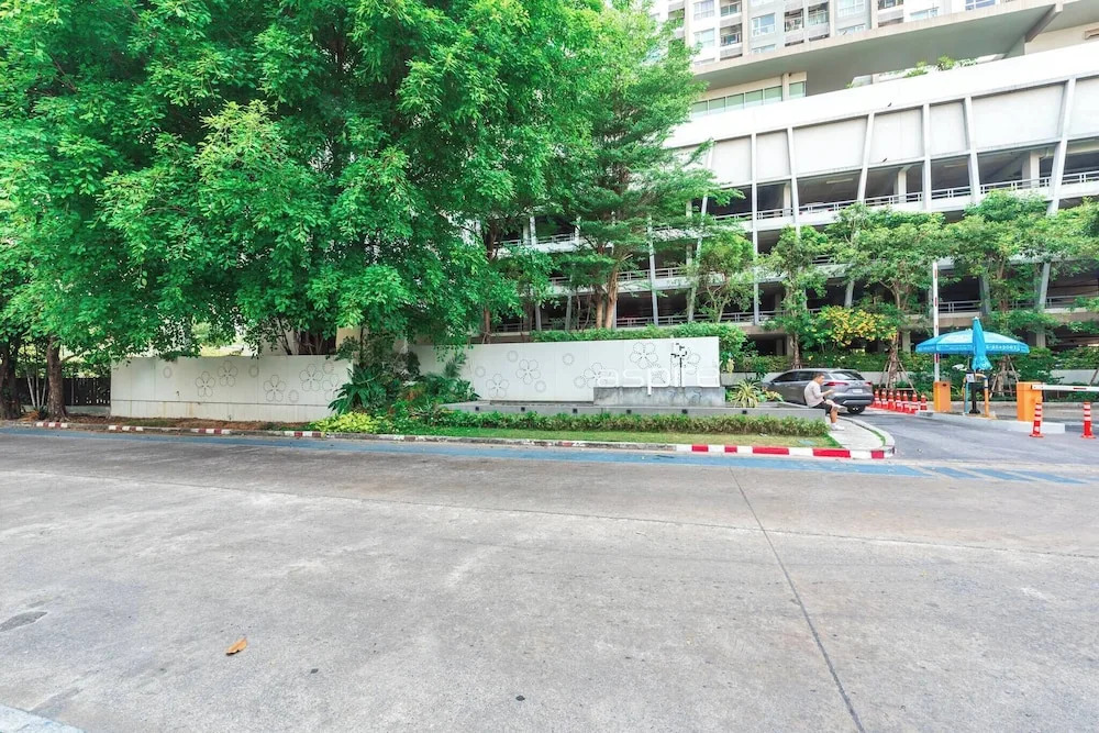 2BR 7 Mins Walk to BTS Bill Included