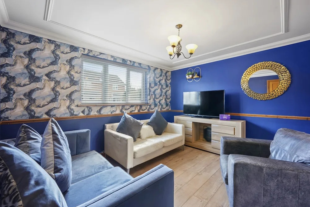 House - Sleeps 8 - Hot tub - Parking - Garden