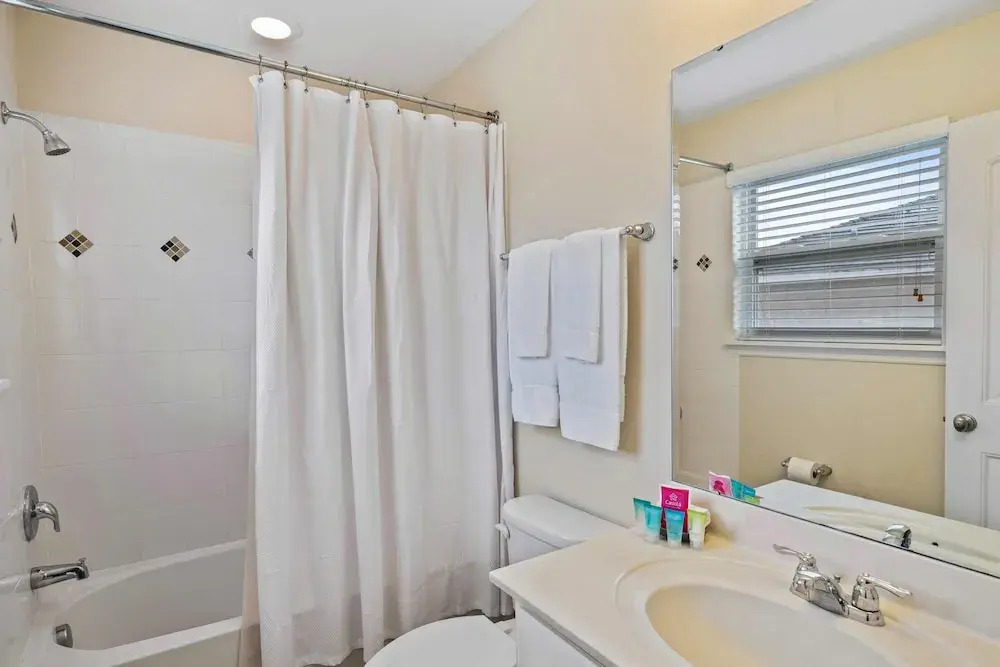 4131 Oaktree Drive
