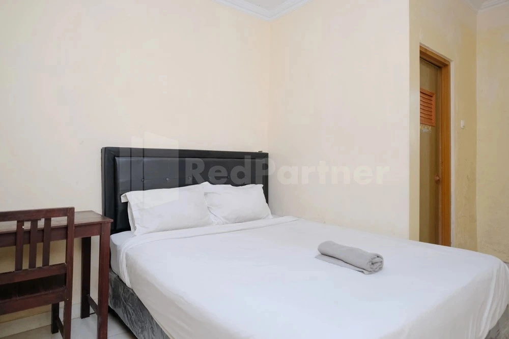 Mas Klimis Guesthouse Pakuwon Mall Mitra RedDoorz