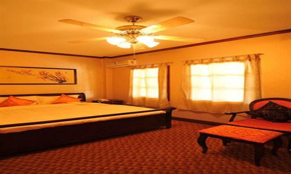 Jade Hotel