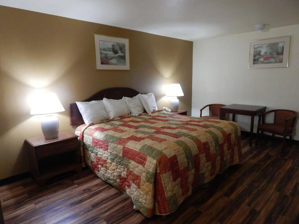 Regency Inn Iola