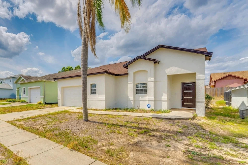 Theme Park Hub 4 Mi to Disney! Poolside Retreat