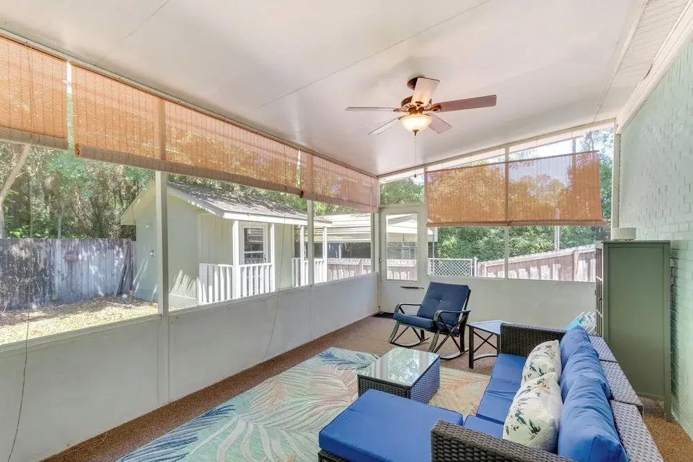 Bright Navarre Vacation Rental, 2 Mi to Beach!