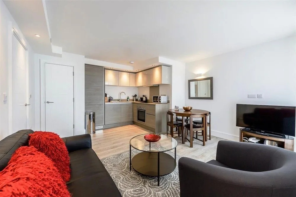 Flying Butler - Edgware Apartments