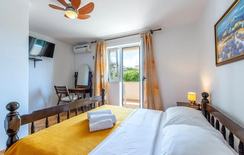Awesome Apartment in Duce With Wifi and 1 Bedrooms