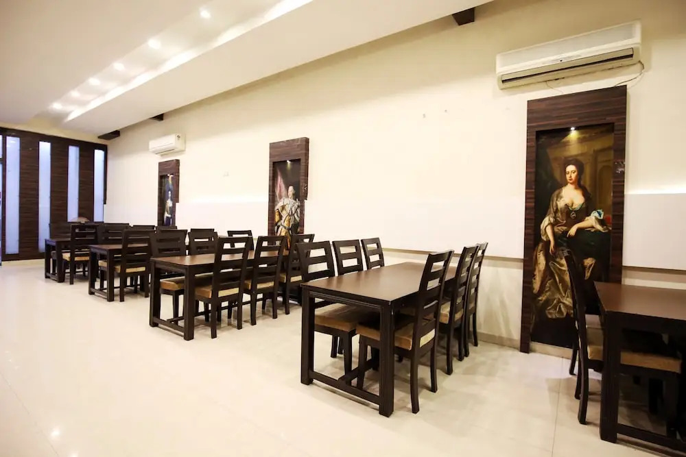 OYO 1673 Hotel MM Yellowuds