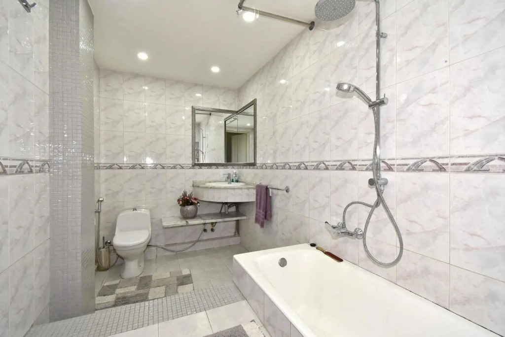 Khanjyan street, 3 bedrooms Duplex, Spacious apartment for rent DXA344