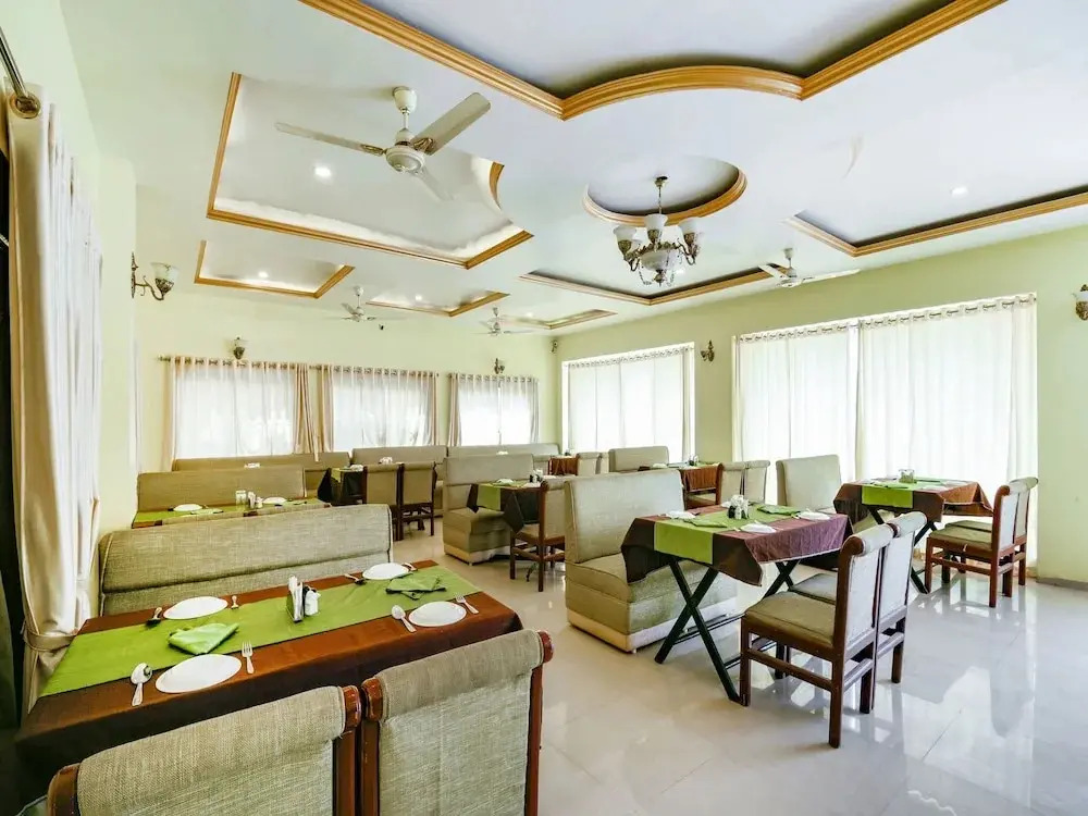 Hotel The Gentleman by OYO Rooms