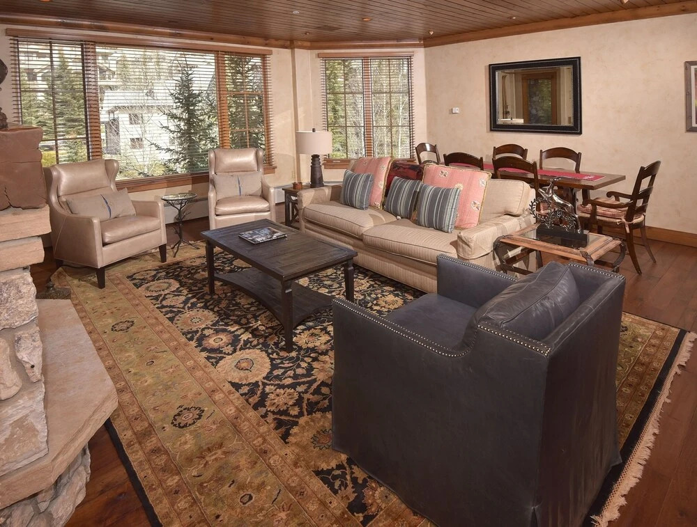 Bright Ski In/out  3br 3.5ba 3 Bedroom Condo by RedAwning
