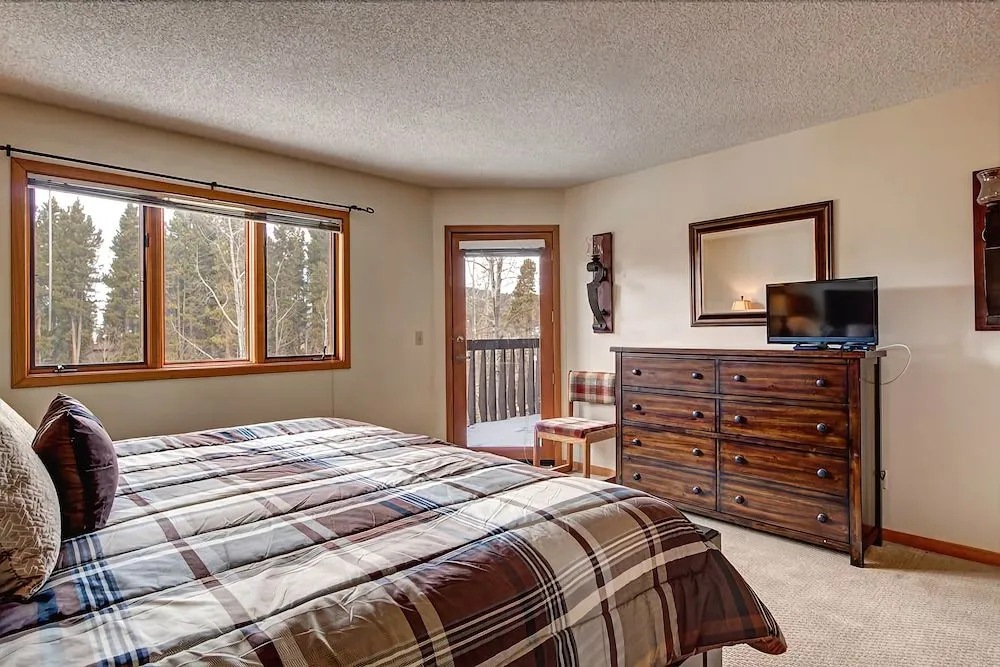 Woods Manor Condo