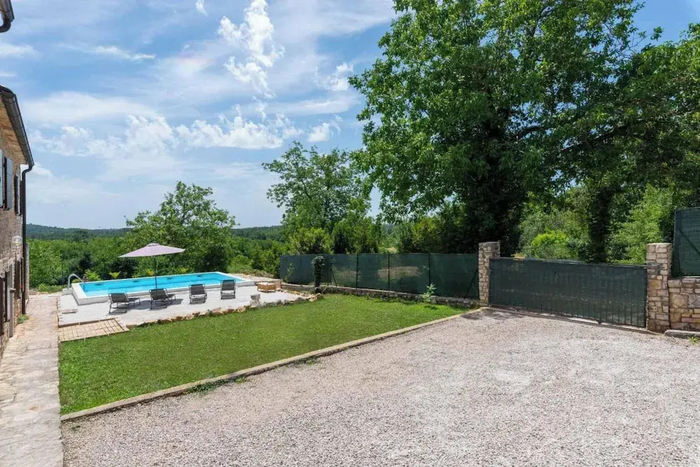 Holiday House with Private Pool Villa Ladybug