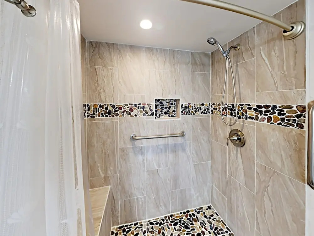 115 Sea Breeze Salty Sea Suite - One Bedroom Condo