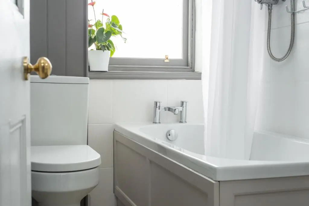 Bright 2 bed apartment North Berwick High Street