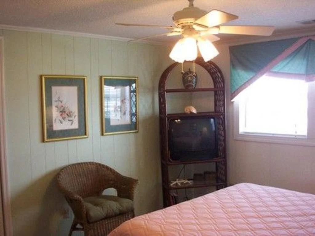 5 O'Clock Somewhere - 4 Br Home