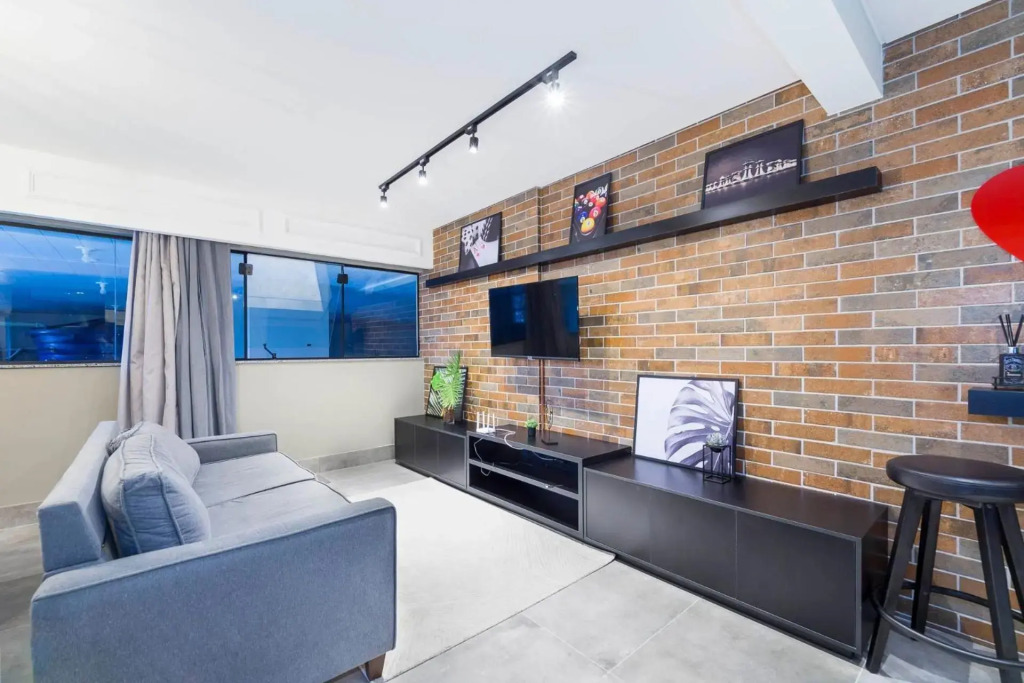 Terrazzo 402B - Apartamento 02 suítes - Acomoda até 06 pessoas - À poucos metros da praia de Bombas