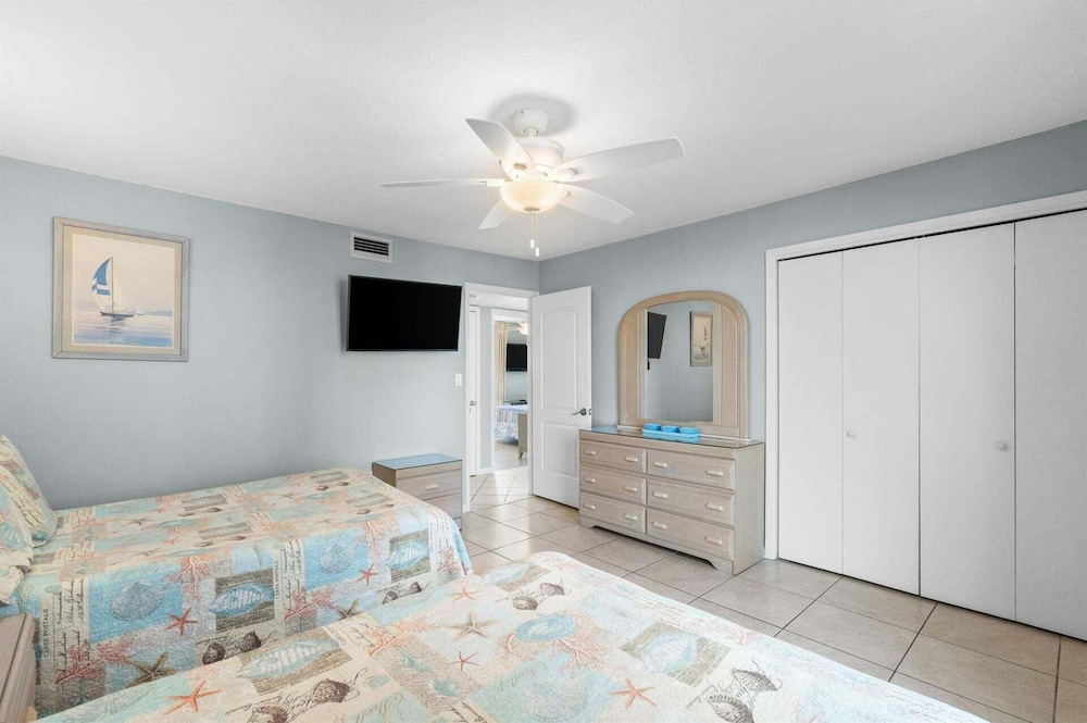 Shoreline Towers 1051 3 Bedroom Condo