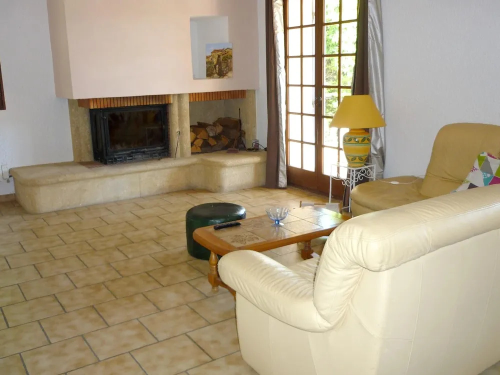 House With 3 Bedrooms in Loriol-du-comtat, With Enclosed Garden - 110 km From the Beach