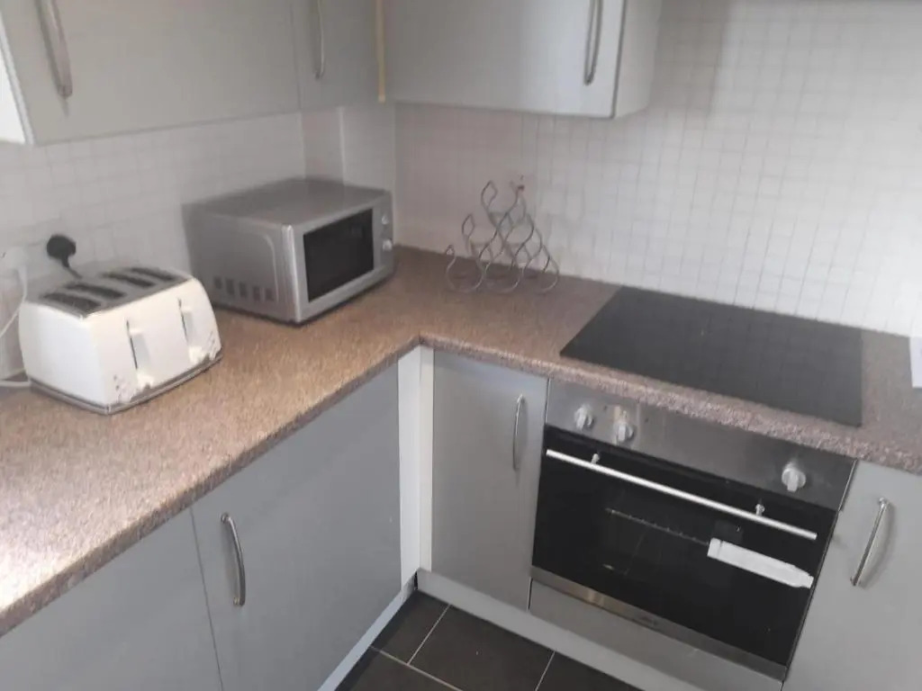 Shirley Fantastic Penthouse En-Suite Families and Contractors Occasional Bed Available
