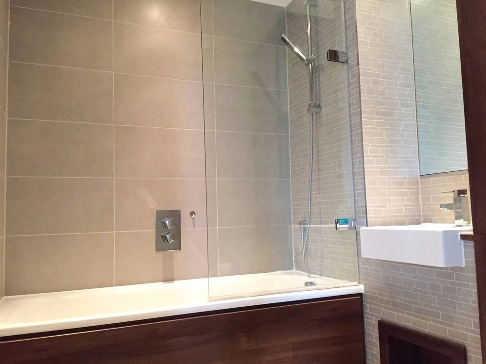 Modern and Airy 2 bed 2 Bath Flat With Great Views