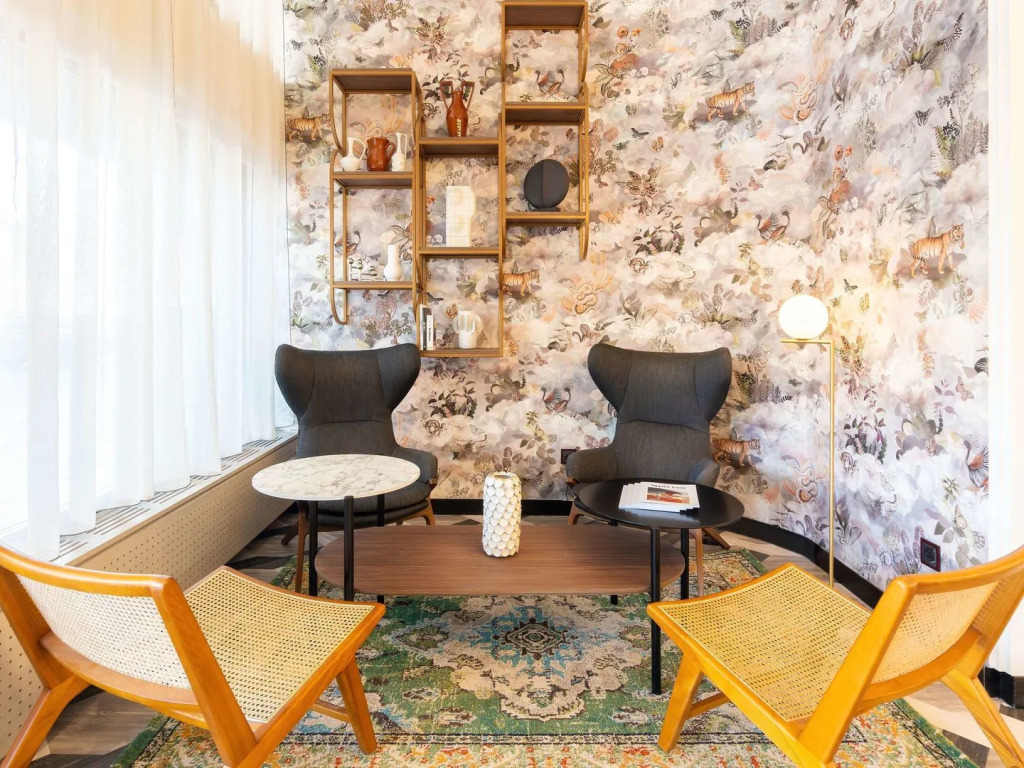 Le Splendid Hotel Lac DAnnecy - Handwritten Collection