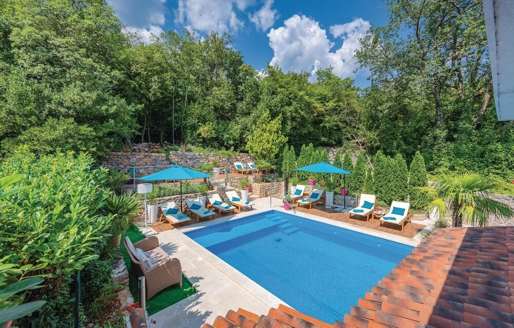 Stunning Home in Icici With Wifi and 4 Bedrooms