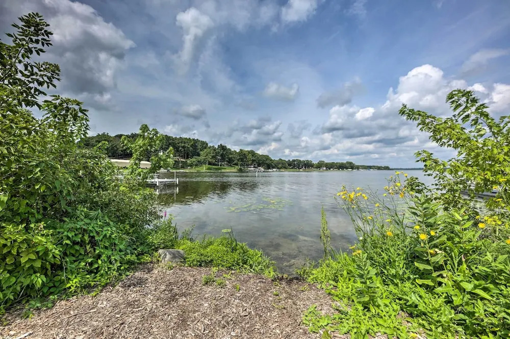 Lake Nagawicka Home - 2 Blocks to Boat Launch