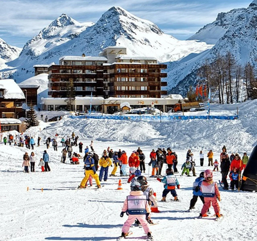 The Grand Arosa - Pop-Up Hotel Self Check-in