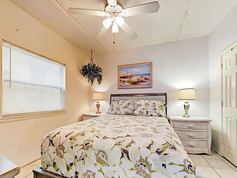 5701 Gulf Blvd Condo Unit 102