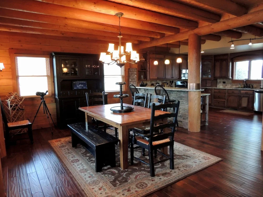 Bear Foot Lodge 4 Bedrooms 4.5 Bathrooms Cabin