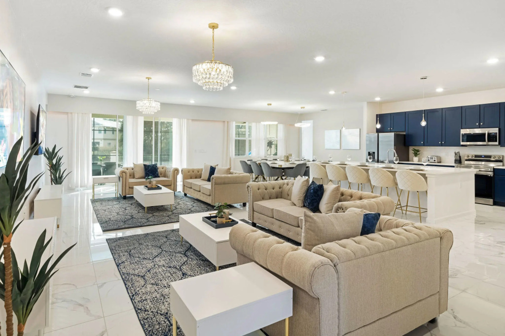 Upstay - 31-Guest Home w Pool-Hot Tub