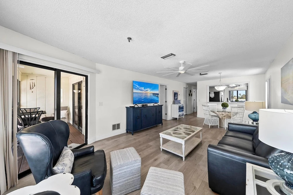 Absolute Paradise Ami-private Beach Access-water Views From Every Window-heated Pool- Walk To 14 Restaurants