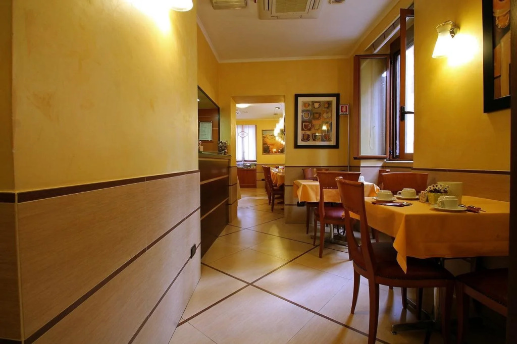 Hotel Lirico