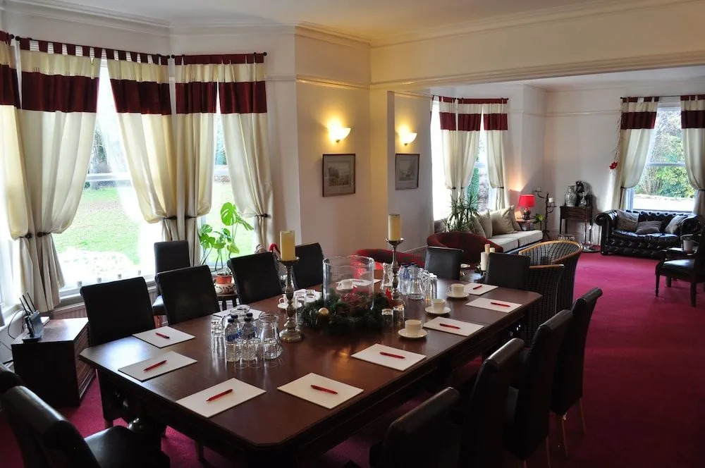 Hookwood Lodge