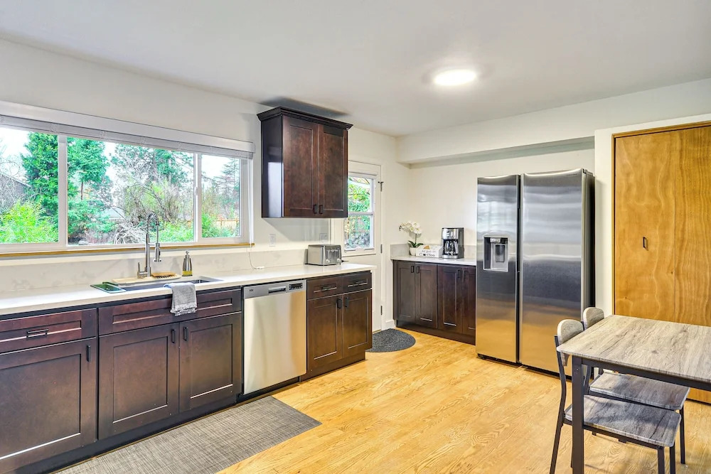 Modern Home w/ Spacious Yard in Beaverton!