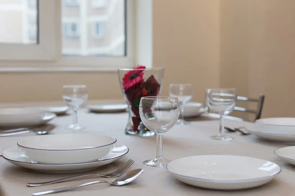 2 Bed Apartment In Kensington