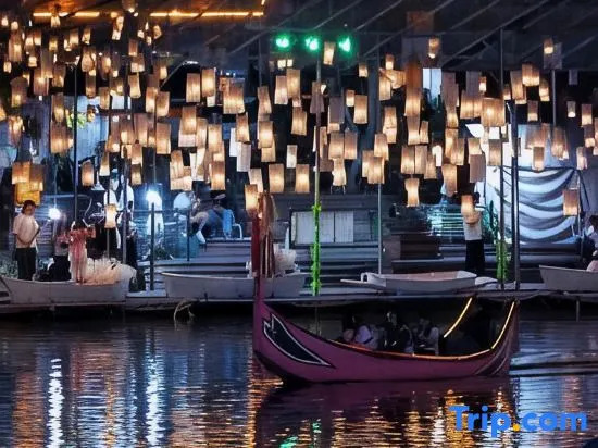 Dai Le Jiang Ju (Xishuangbanna Jinghong Riverside Night Market Water Splashing Square Store)