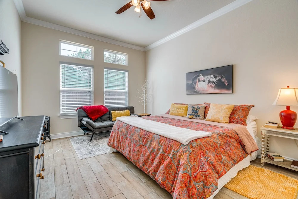 Idyllic Lago Vista Home < 1 Mi to Lake Travis!
