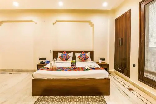 OYO 7785 Noida Castle