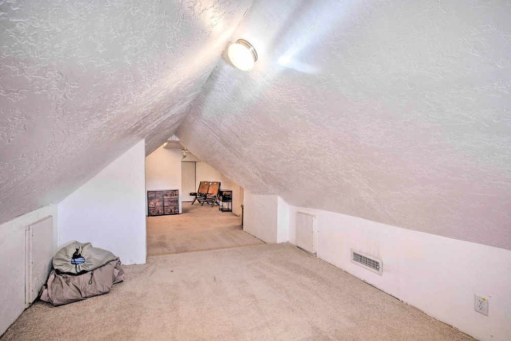 Pet-friendly OKC Home w/ Yard ~ 5 Mi to Dtwn!