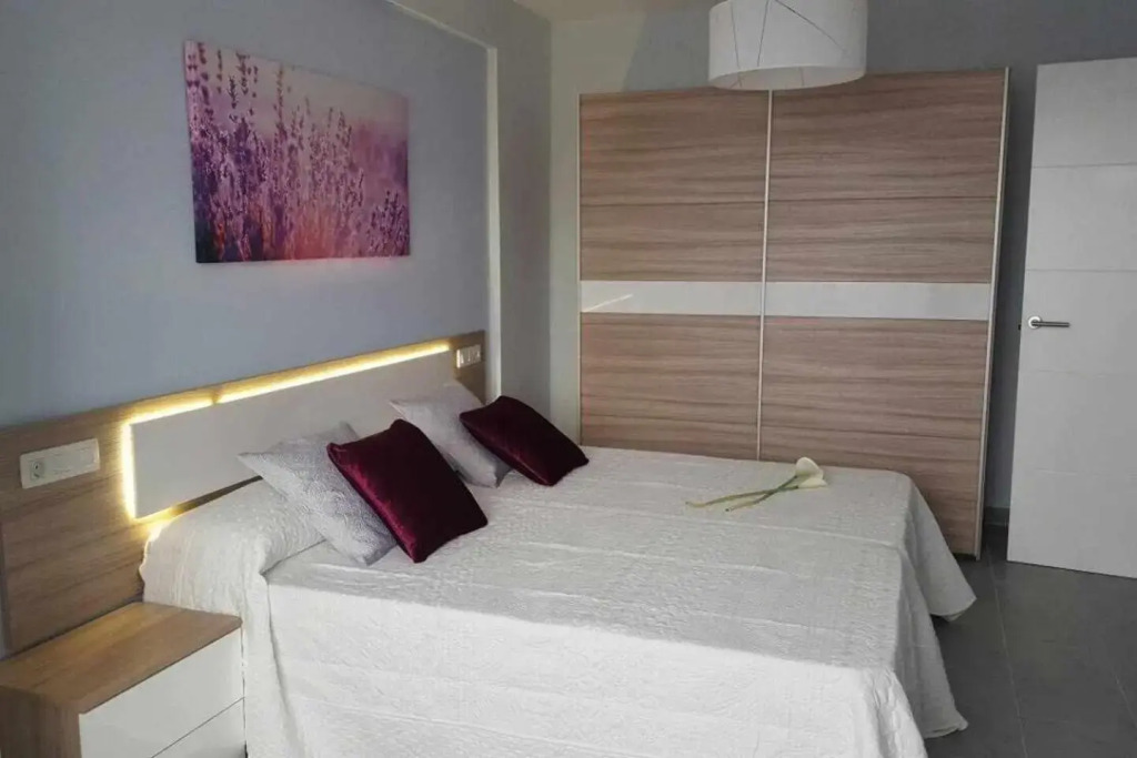 Apartamento con Terraza y Piscina C