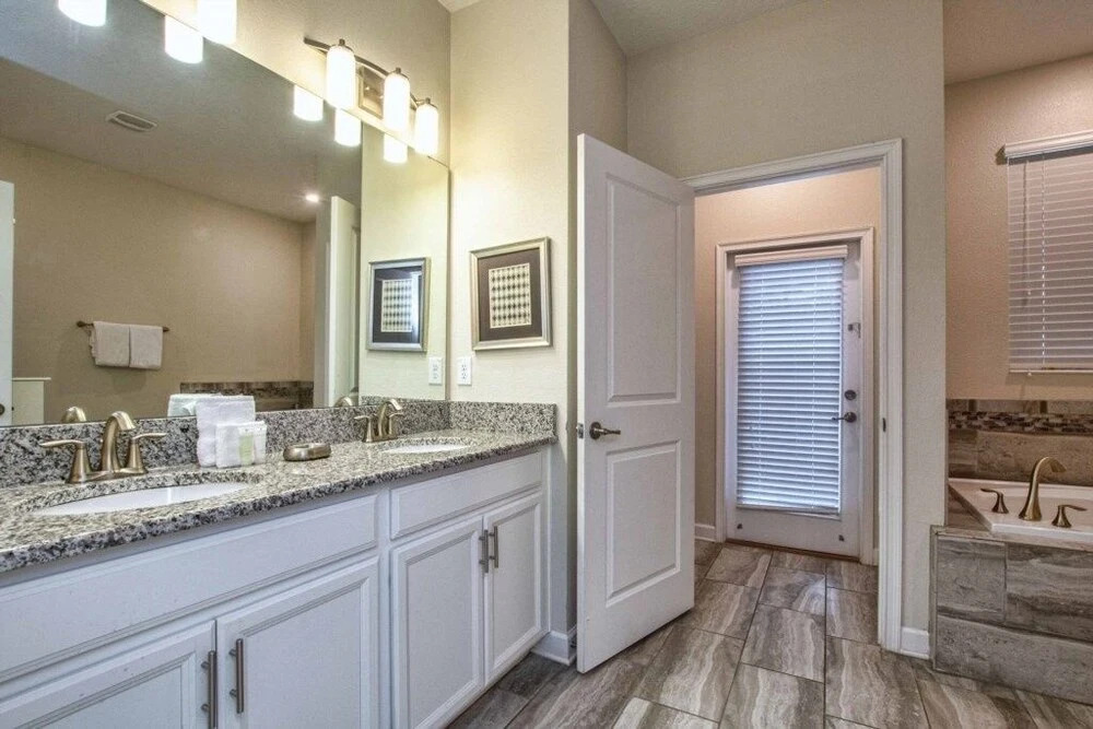 Large Family Home Full Of Amenities -4919cg 9 Bedroom Home