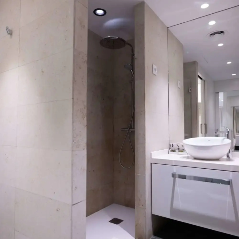 Ampersand - Bright 2-bedroom Apartment