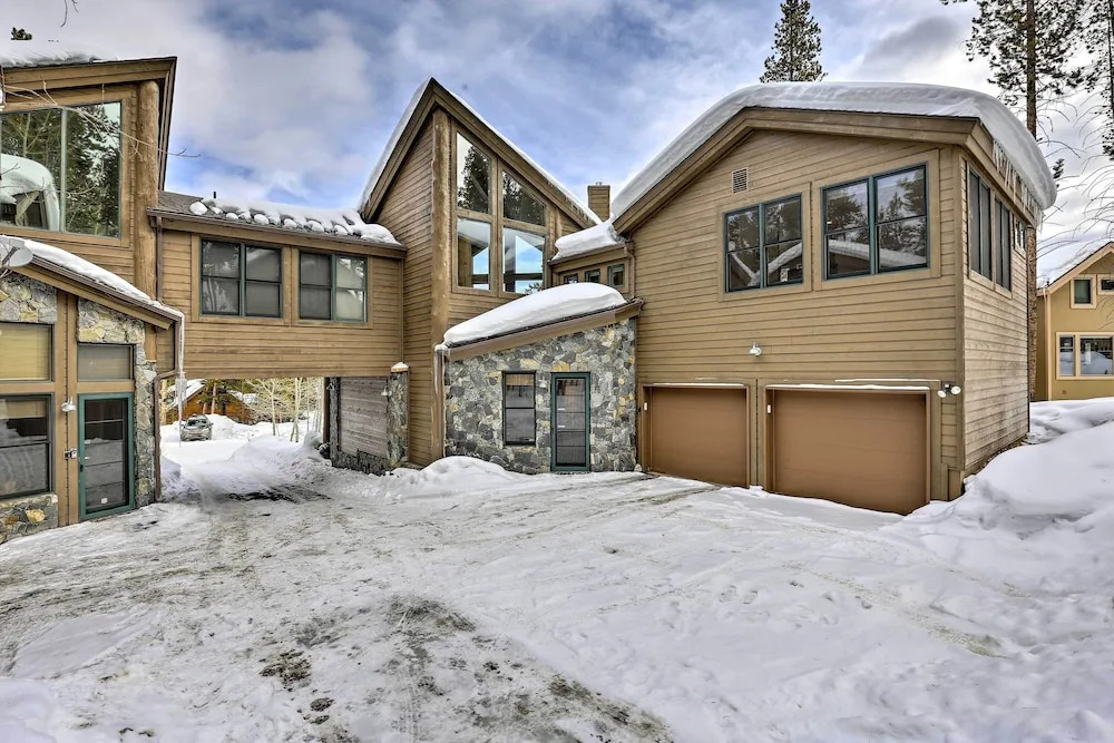 Ski-in/out Breckenridge Gem w/ Hot Tub!