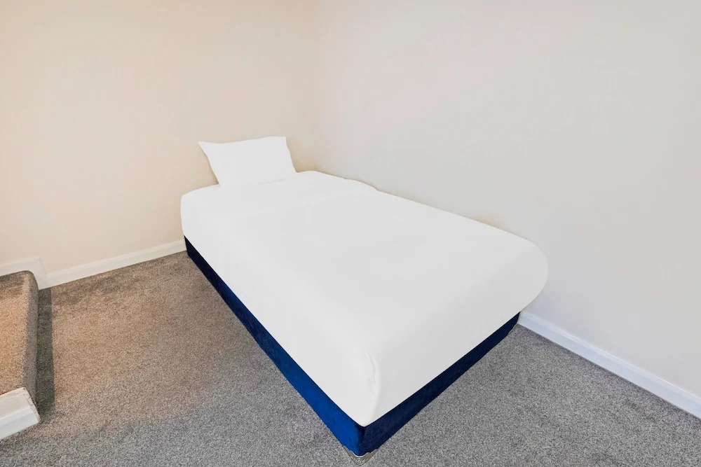 OYO The Baltimore Hotel