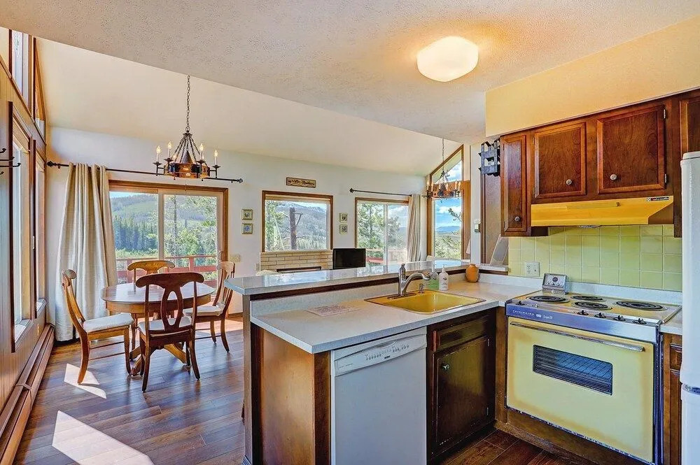 Elk View 4 Br home by RedAwning