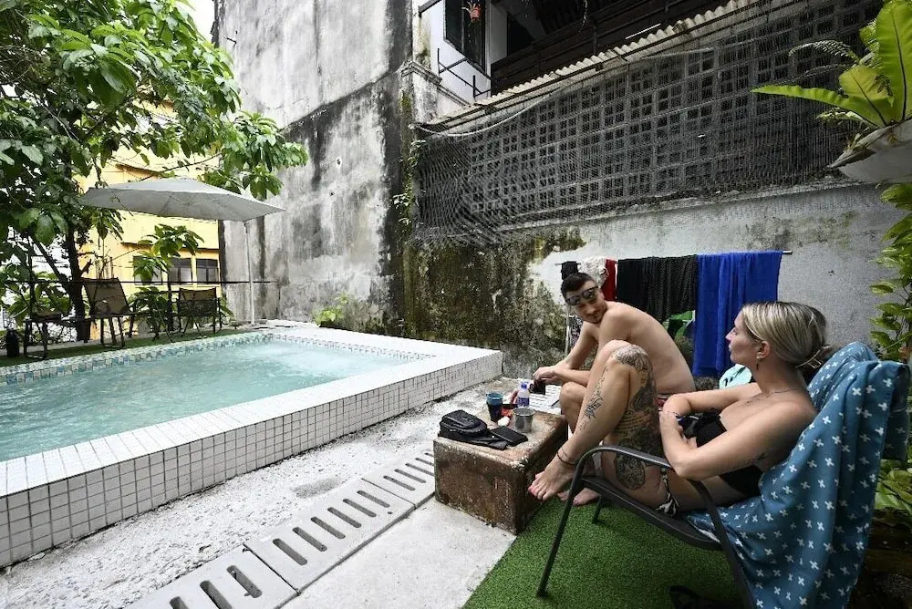 The Manor Hostel - Hostel with Private Pool