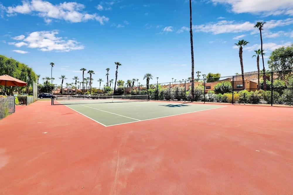 Relaxing Palm Springs Condo With Pool Access