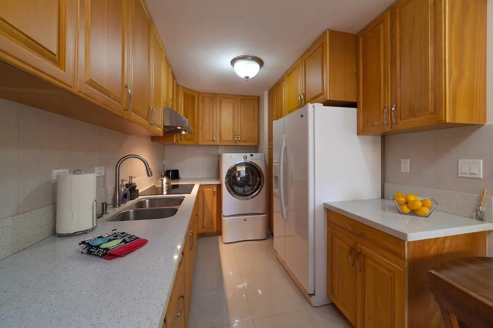 Huge 2br/2ba Mins Away From Waikiki Beach by Domio