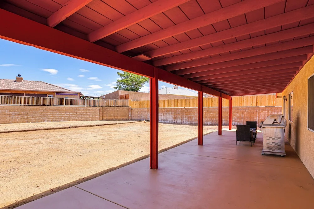 Pets Welcome! Yucca Valley Haven w/ Fenced Yard